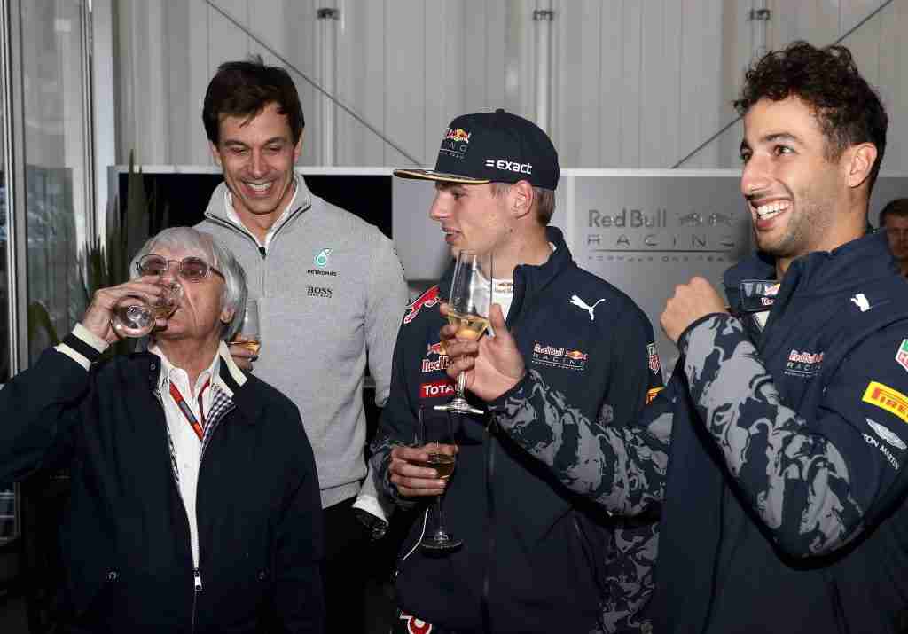 Max Verstappen e Toto Wolff nas comemorações do aniversário de Bernie Ecclestone em 2016 |  Mark Thompson / Getty Images / Conjunto de conteúdo da Red Bull