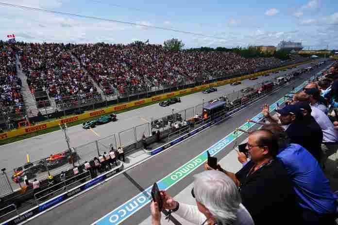 O grid se alinha no início do GP do Canadá de 2023 |  Alex Bierens de Haan/Getty Images/Pool de conteúdo da Red Bull