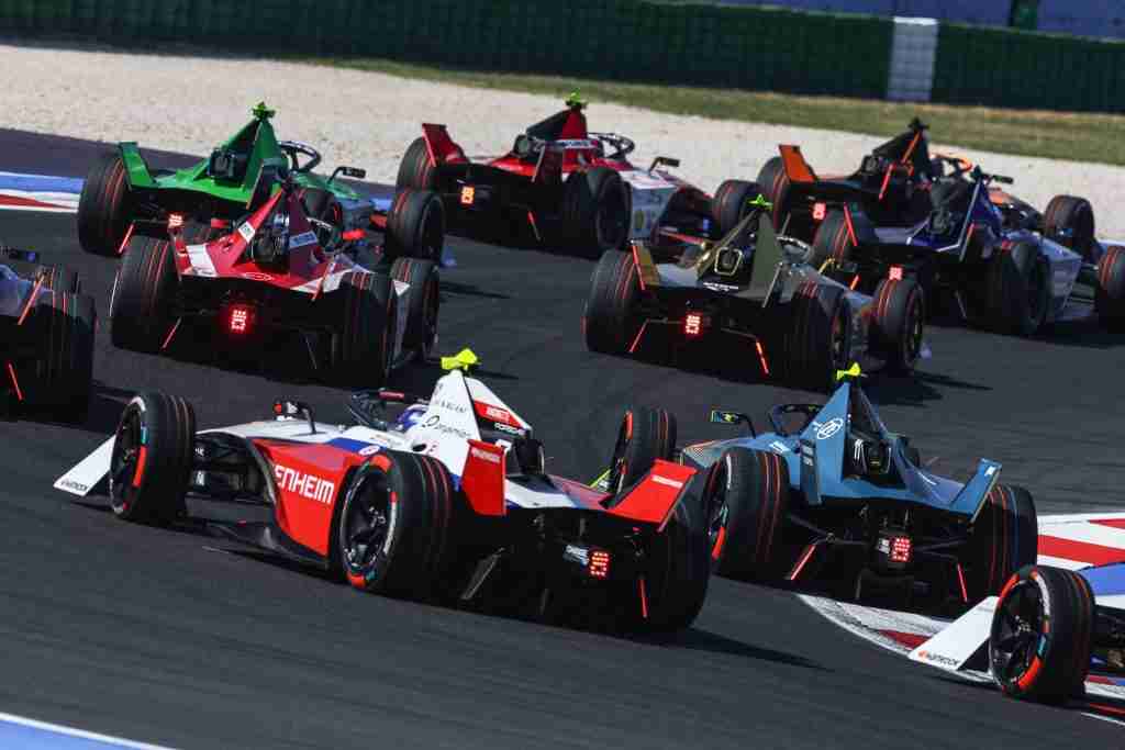 Oliver Rowland abre caminho no campo no E-Prix de Misano 2024 |  Fórmula E
