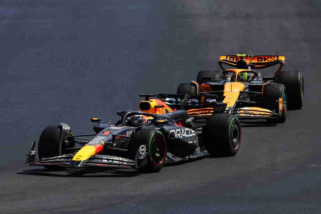 Max Verstappen lidera Lando Norris da McLaren durante o Grande Prêmio do Canadá de 2024 |  Conjunto de conteúdo Getty Images / Red Bull