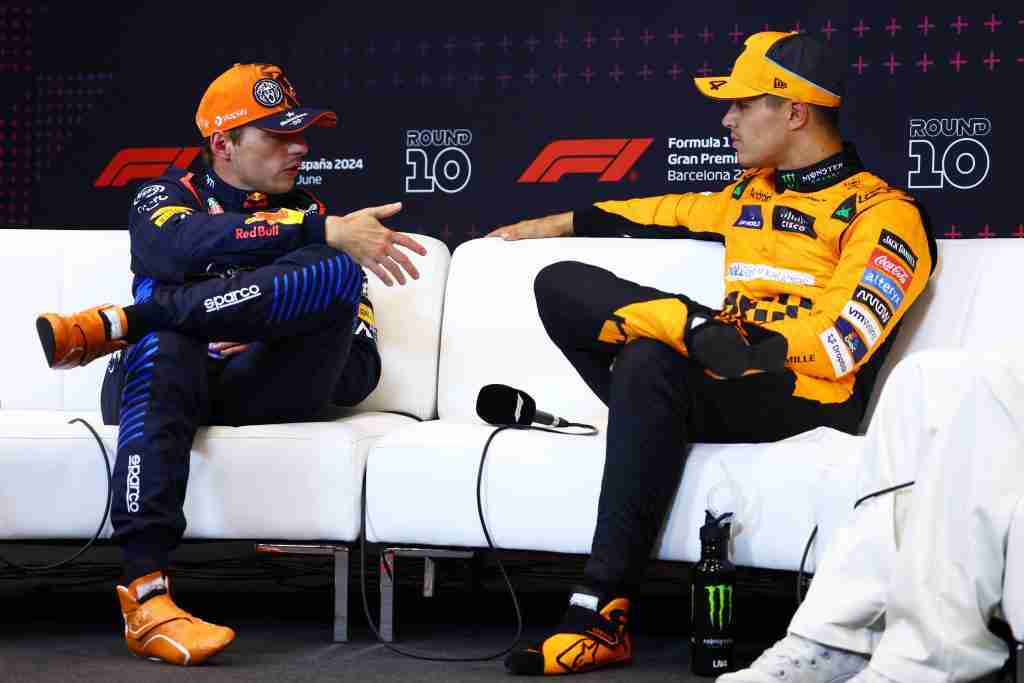 Max Verstappen e Lando Norris da McLaren após a qualificação para o Grande Prêmio da Espanha de 2024 | Getty Images / Red Bull Content Pool